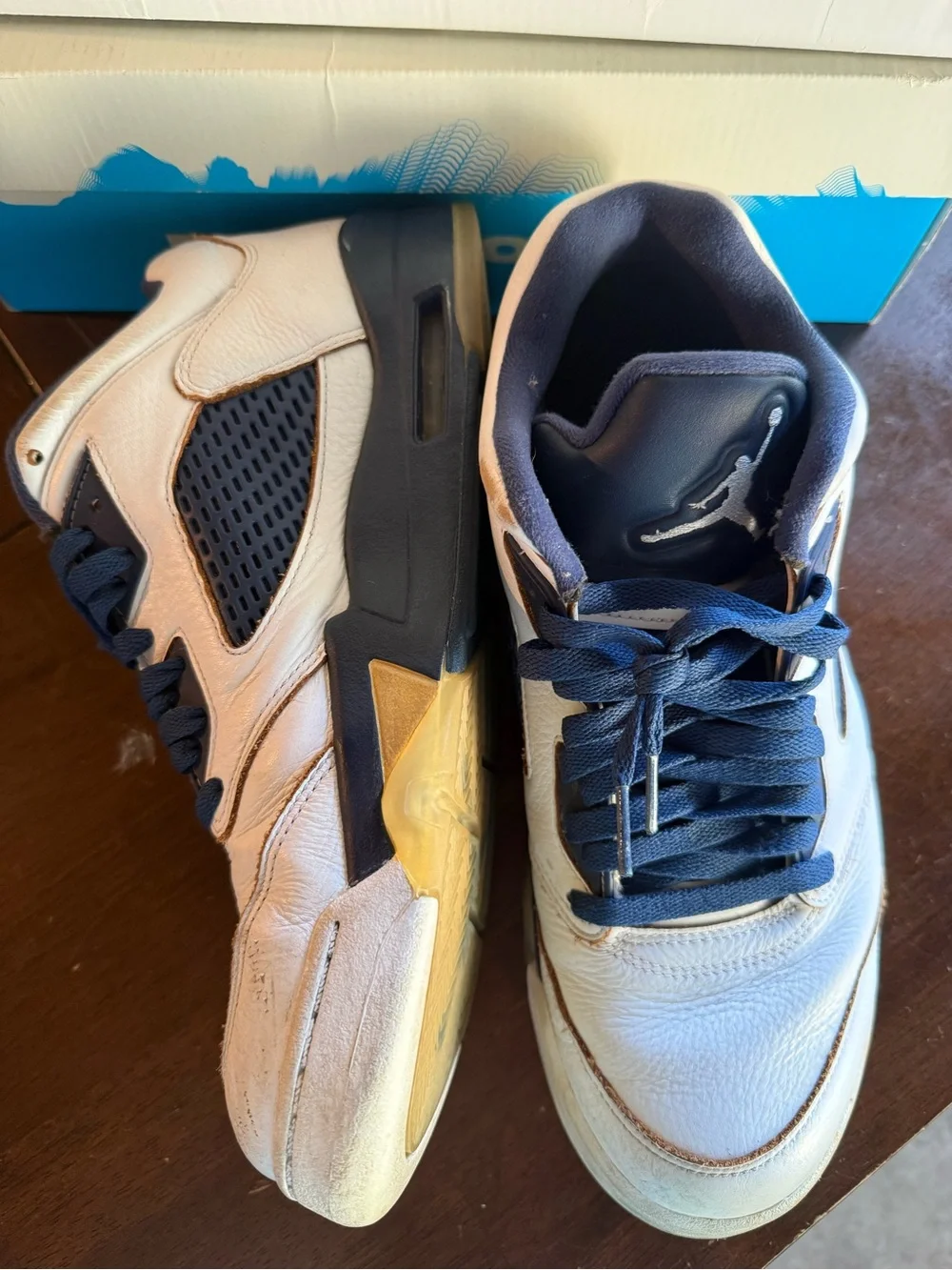 Jordan Men's White and Navy Low-Top Sneakers